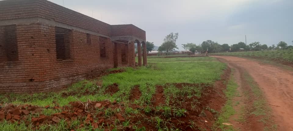 [Image: unifinish house for sale 
chileka ten miles
lipunga school
3bedrms
sizi 74 by 40
with qouters
@mk37million neg..]